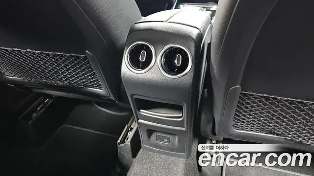 Mercedes-Benz GLA-Class 2021 — Şəkil 18/30