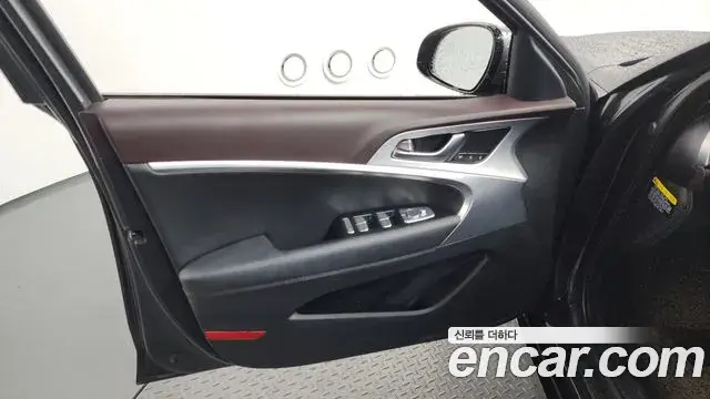 Genesis G70 2019 — ფოტო 18/35