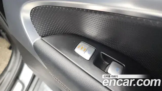 Genesis G70 2019 — ფოტო 29/35