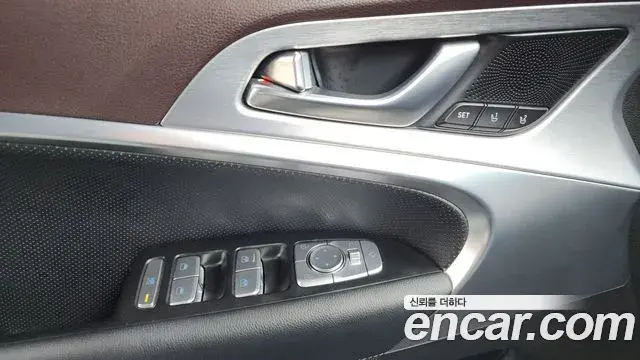 Genesis G70 2019 — ფოტო 19/35