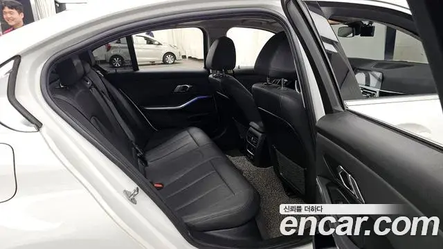 BMW 3 Series 2019 — Фото 12/20