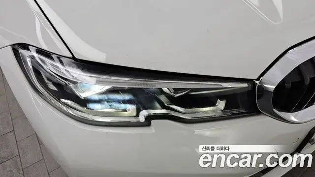 BMW 3 Series 2019 — Şəkil 21/35
