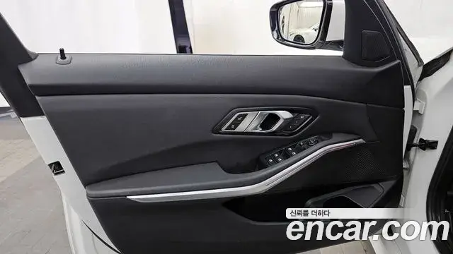 BMW 3 Series 2019 — Şəkil 31/35