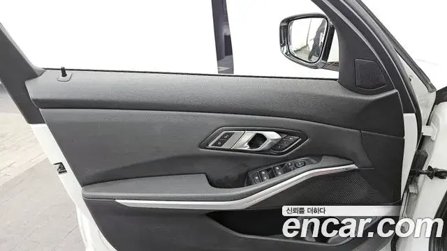 BMW 3 Series 2019 — Şəkil 16/35