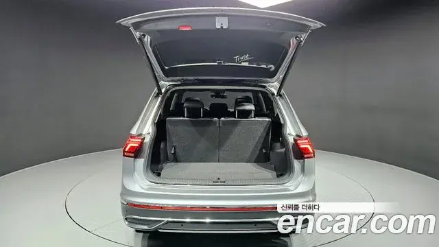 Volkswagen Tiguan Allspace 2022 — ფოტო 28/40