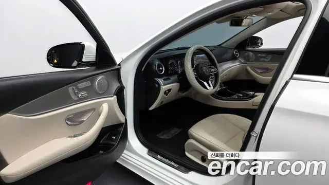 Mercedes-Benz E-Class 2019 — Фото 10/20