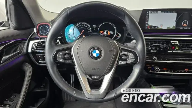 BMW 5 Series 2018 — Фото 12/20