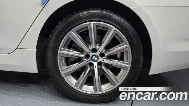 BMW 5 Series 2018 — ფოტო 8/34