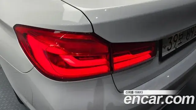 BMW 5 Series 2018 — ფოტო 25/34