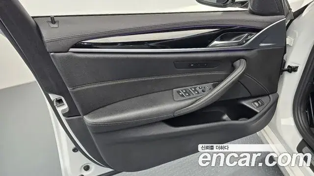 BMW 5 Series 2018 — ფოტო 5/34