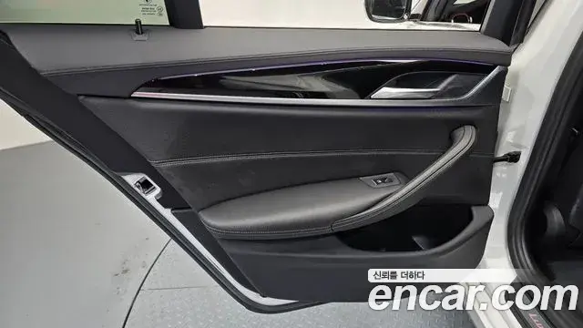 BMW 5 Series 2018 — ფოტო 1/34