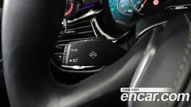 BMW 5 Series 2018 — ფოტო 27/34