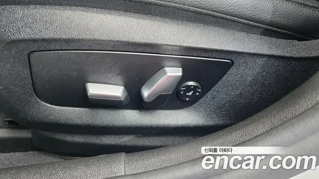 BMW 5 Series 2018 — ფოტო 22/34