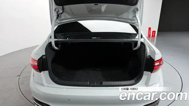 Volkswagen Jetta 2024 — ფოტო 20/35