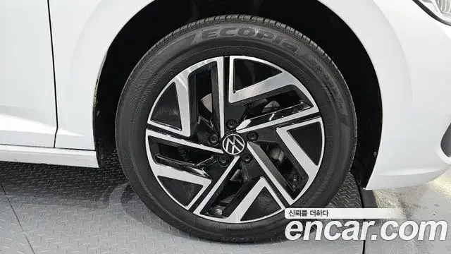 Volkswagen Jetta 2024 — ფოტო 28/35