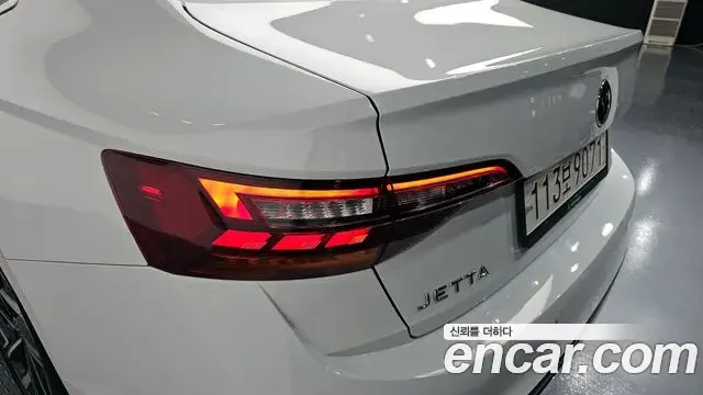 Volkswagen Jetta 2024 — ფოტო 22/35