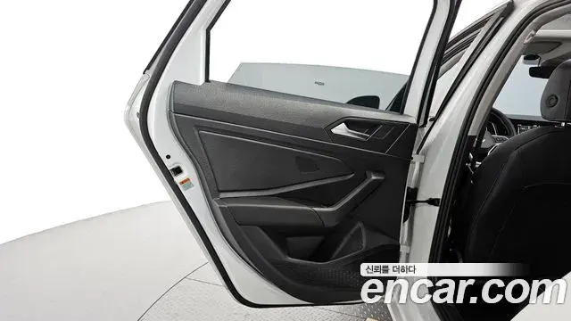Volkswagen Jetta 2024 — ფოტო 23/35