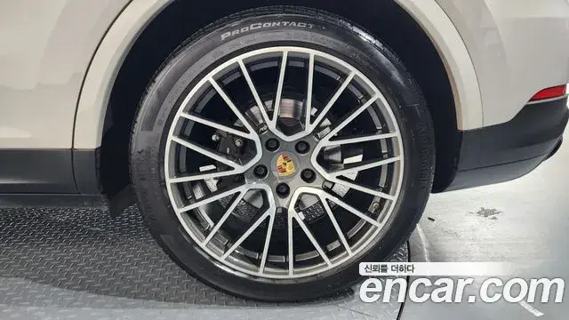 Porsche Cayenne 2021 — Şəkil 26/40