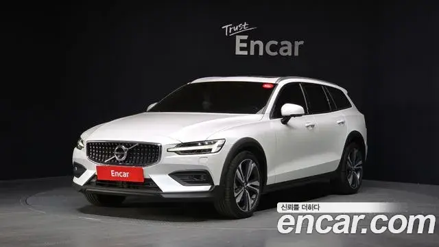 Volvo V60 Cross Country 2020 — ფოტო 28/33