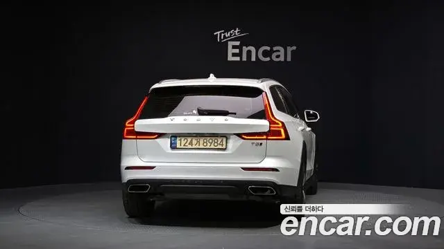 Volvo V60 Cross Country 2020 — ფოტო 12/33