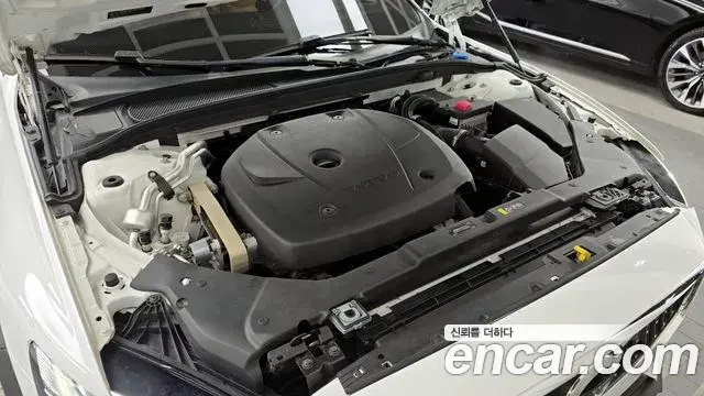 Volvo V60 Cross Country 2020 — ფოტო 1/33