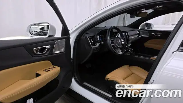 Volvo V60 Cross Country 2020 — ფოტო 6/33