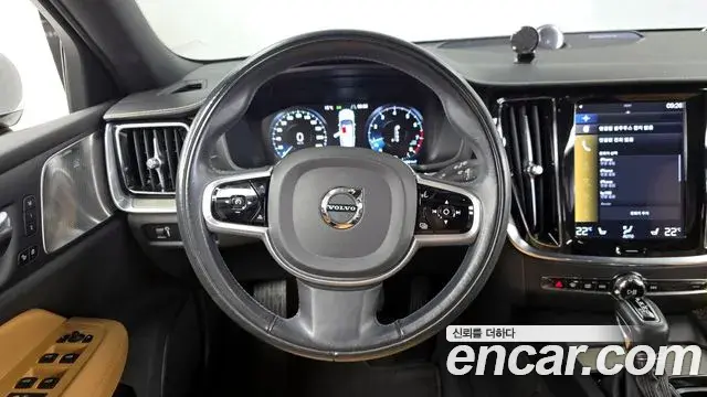 Volvo V60 Cross Country 2020 — ფოტო 16/33