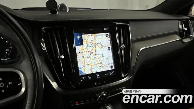 Volvo V60 Cross Country 2020 — ფოტო 14/33