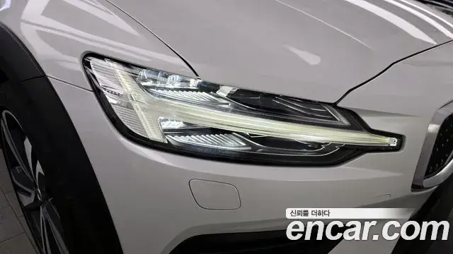 Volvo V60 Cross Country 2020 — ფოტო 17/33