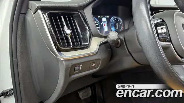 Volvo V60 Cross Country 2020 — ფოტო 13/33