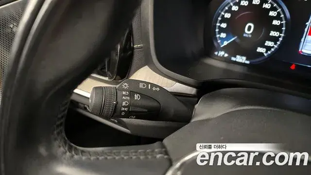 Volvo V60 Cross Country 2020 — ფოტო 27/33