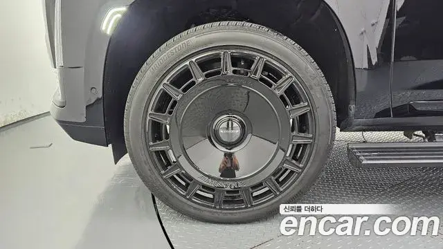 Cadillac Escalade 2024 — ფოტო 16/20