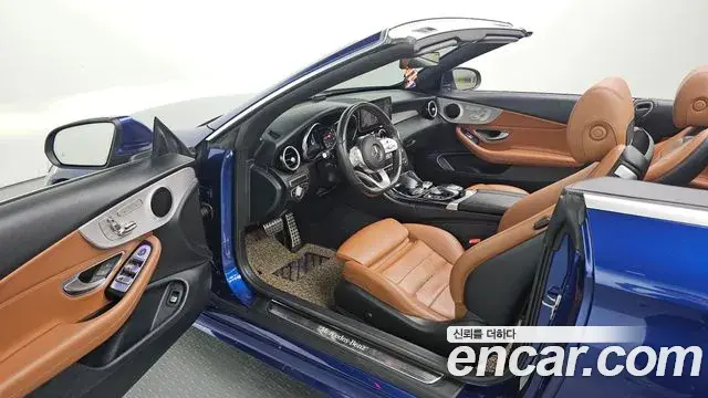 Mercedes-Benz C-Class 2019 — Photo 1/30