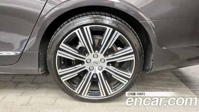 Volvo S90 2022 — Şəkil 23/33