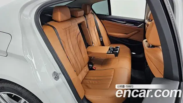 BMW 5 Series 2020 — Şəkil 31/33