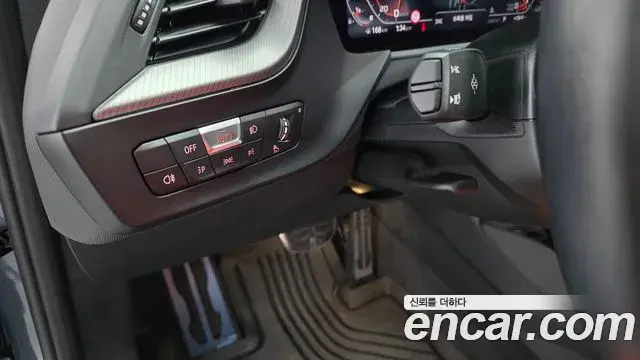 BMW 1 Series 2024 — Photo 8/20