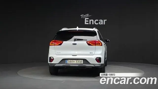 Kia Niro 2021 — ფოტო 12/30