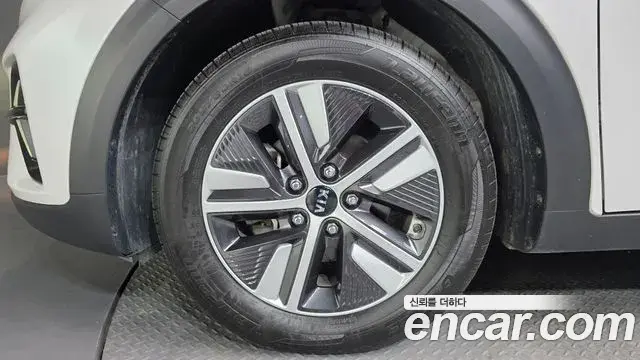 Kia Niro 2021 — ფოტო 9/30