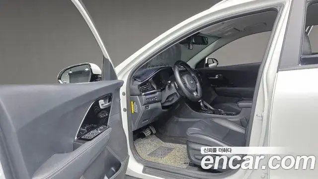 Kia Niro 2021 — ფოტო 4/30