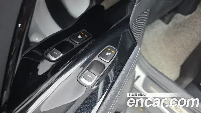Kia Niro 2021 — ფოტო 21/30