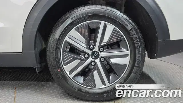 Kia Niro 2021 — ფოტო 5/30