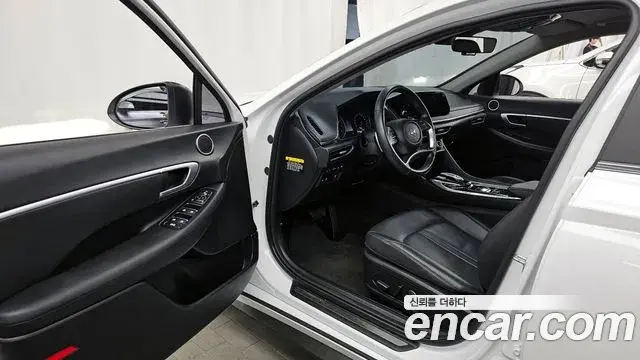 Hyundai Sonata Hybrid 2019 — Şəkil 9/32
