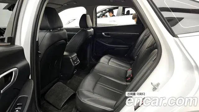 Hyundai Sonata Hybrid 2019 — Şəkil 17/32