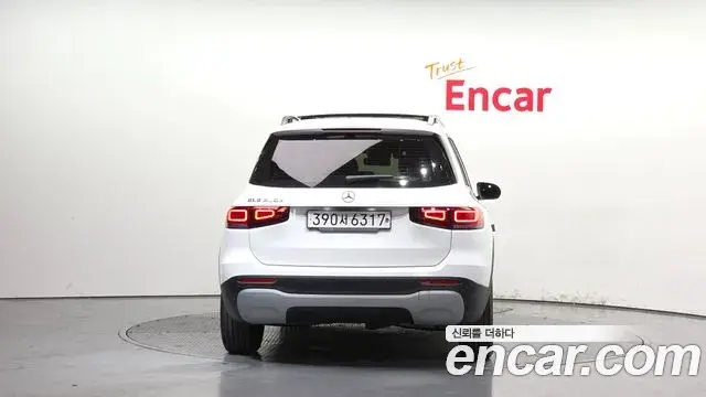 Mercedes-Benz GLB-Class 2021 — Şəkil 14/20