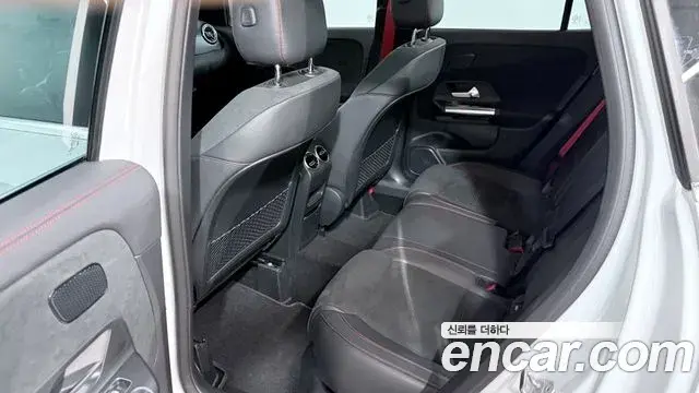 Mercedes-Benz GLA-Class 2023 — Photo 17/20