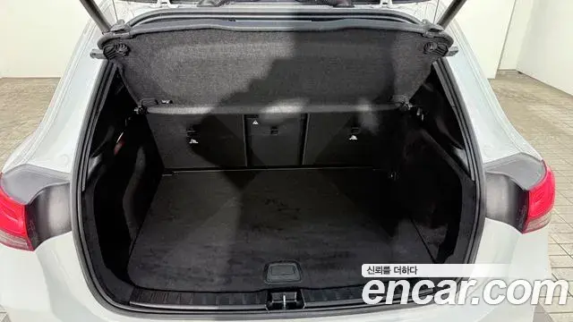 Mercedes-Benz GLA-Class 2023 — Photo 13/20