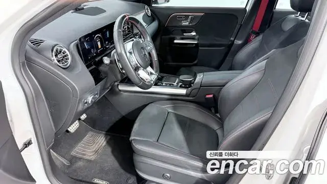 Mercedes-Benz GLA-Class 2023 — Photo 11/20