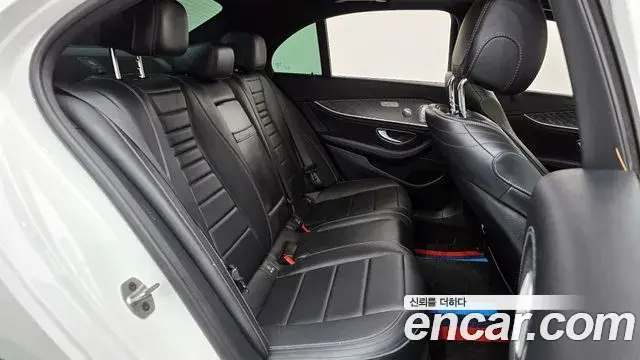 Mercedes-Benz E-Class 2020 — Фото 11/20