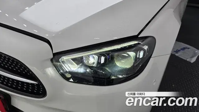 Mercedes-Benz E-Class 2020 — Photo 8/34