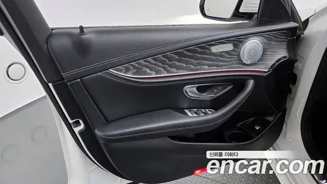 Mercedes-Benz E-Class 2020 — Photo 16/34